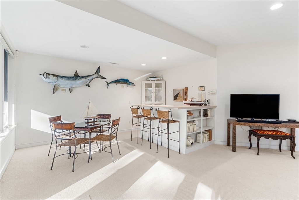 21 Highwood Ln