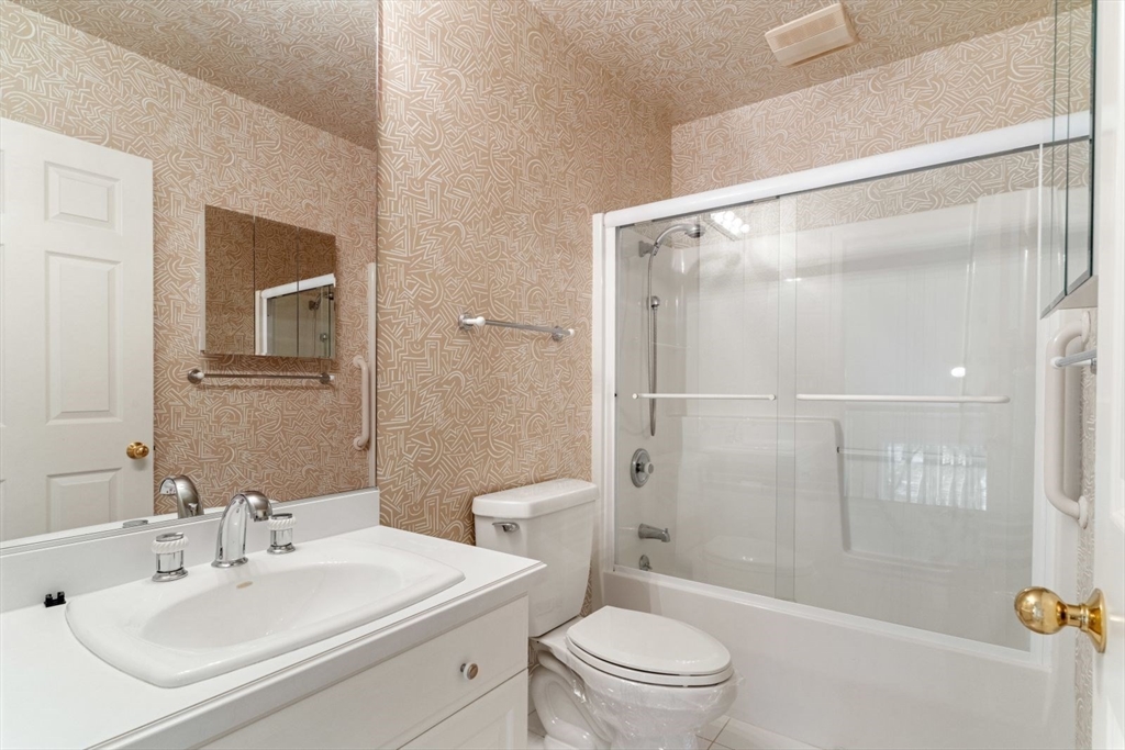 21 Highwood Ln