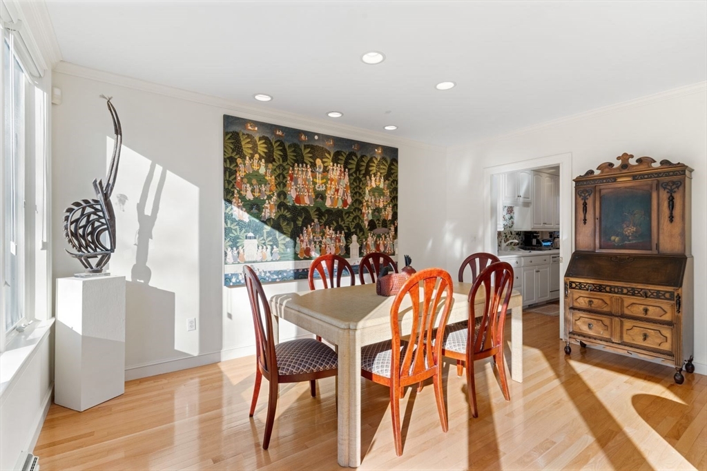 21 Highwood Ln
