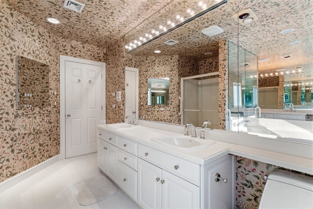 21 Highwood Ln