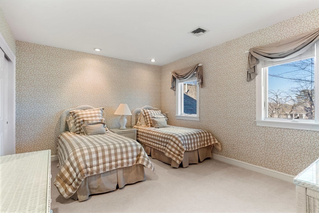 21 Highwood Ln