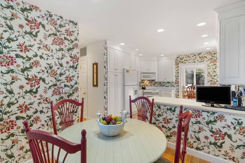 21 Highwood Ln