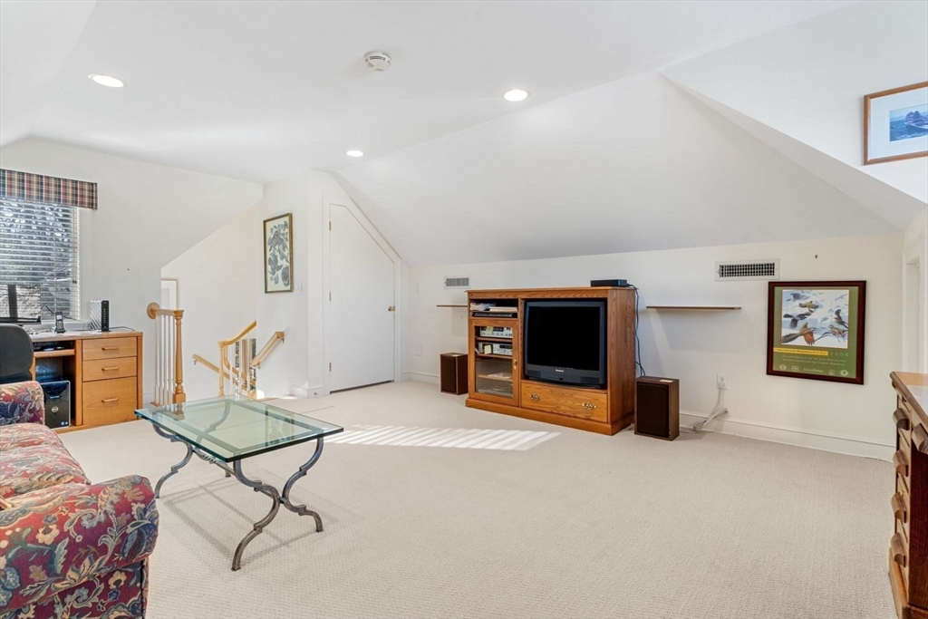 21 Highwood Ln