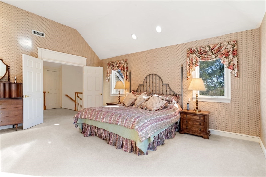 21 Highwood Ln