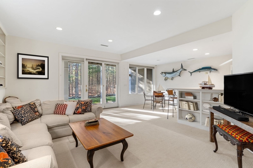 21 Highwood Ln