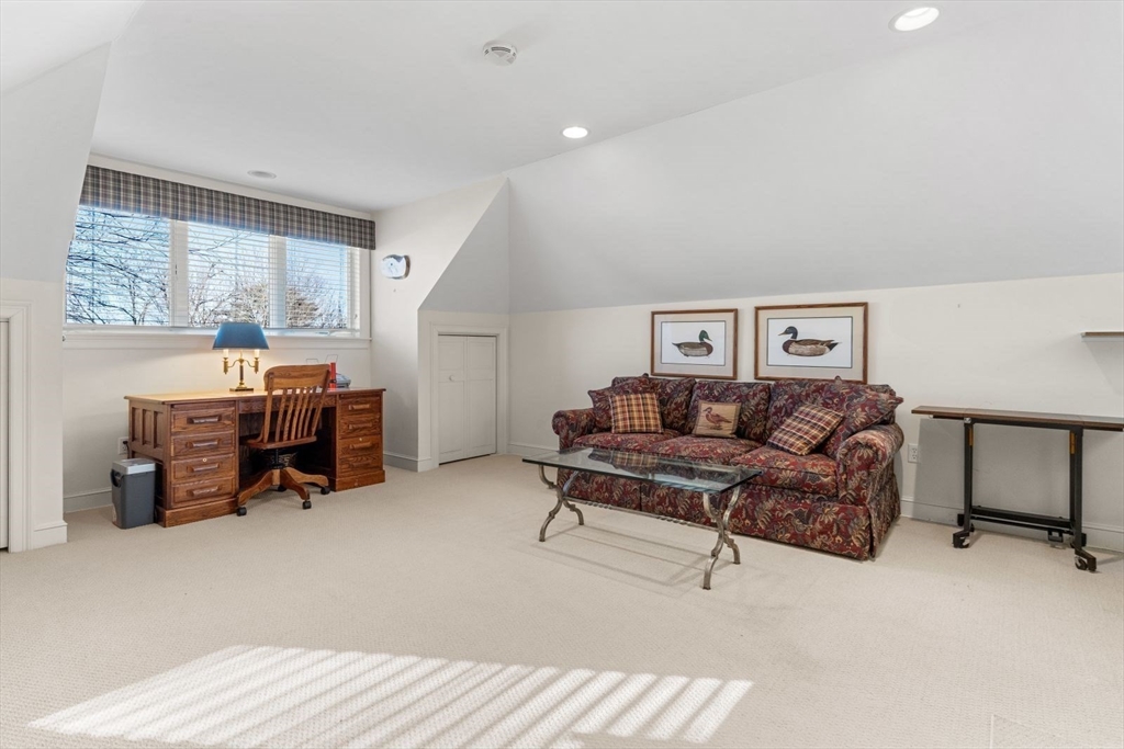 21 Highwood Ln