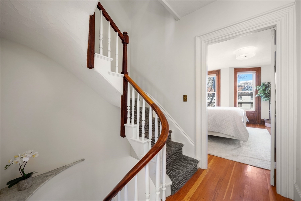 38 Montgomery St