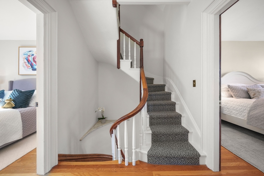 38 Montgomery St