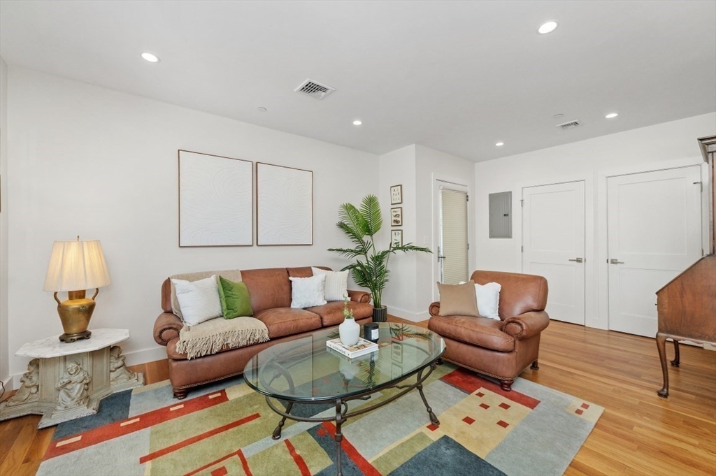 211 Tremont St # 3