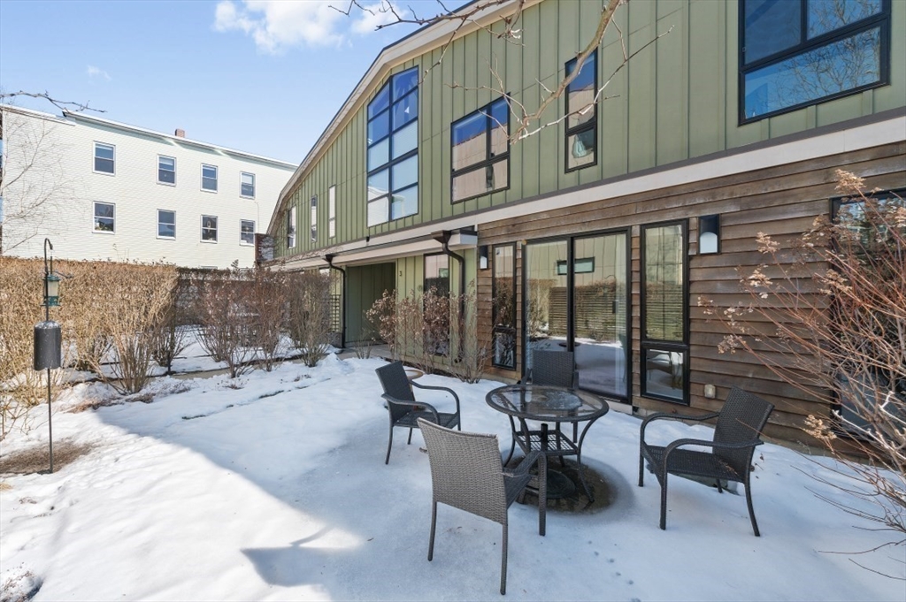 211 Tremont St # 3