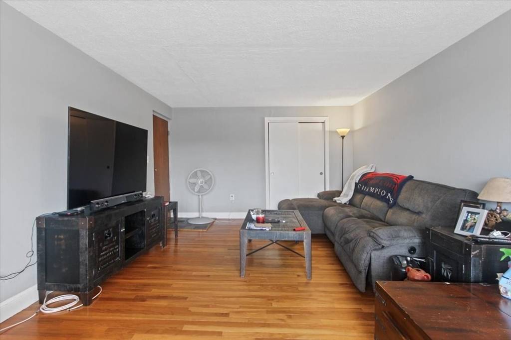 15 Main St # 16