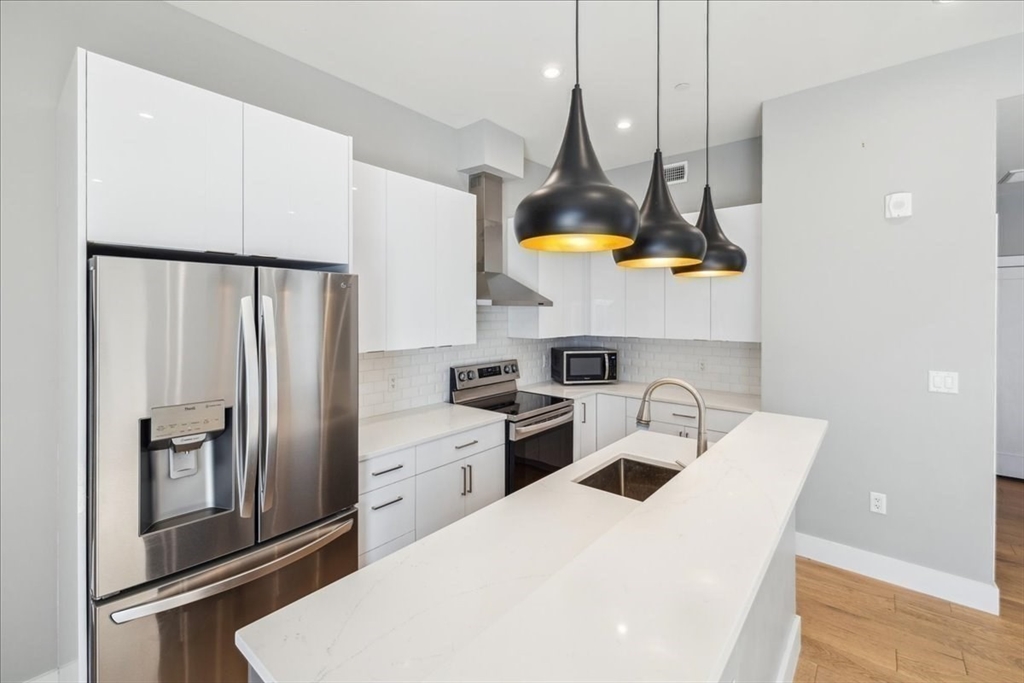 60 Cross Street E # 227
