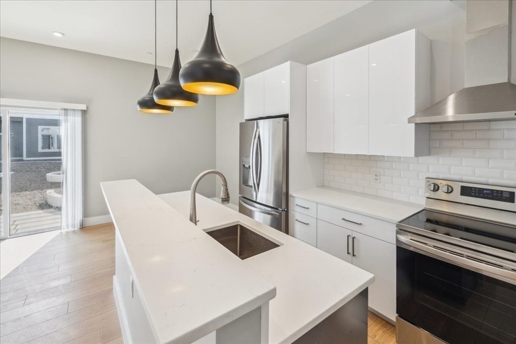 60 Cross Street E # 227
