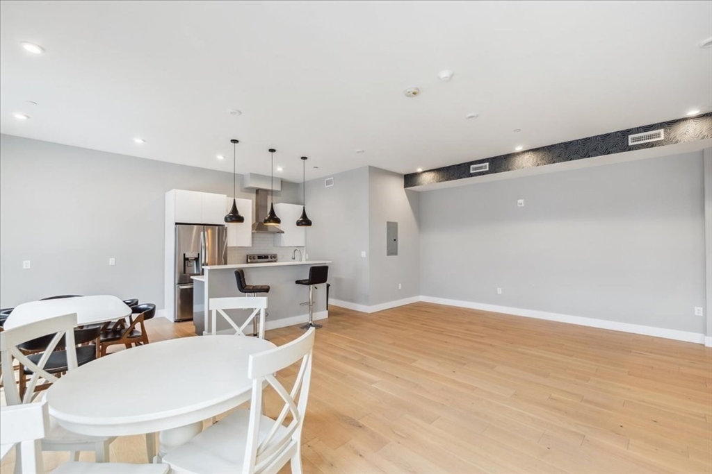 60 Cross Street E # 227
