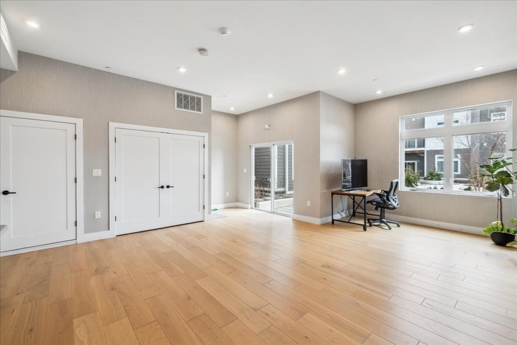 60 Cross Street E # 227