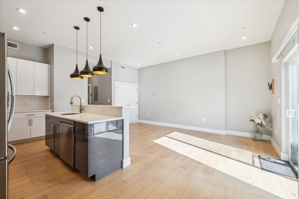 60 Cross Street E # 227