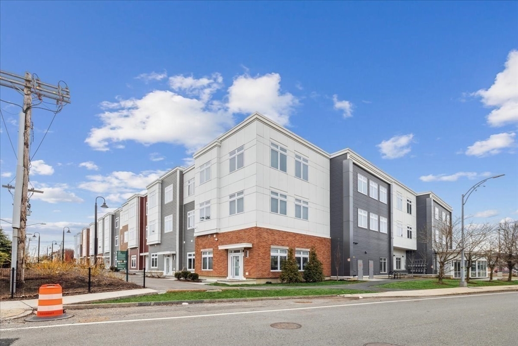 60 Cross Street E # 227