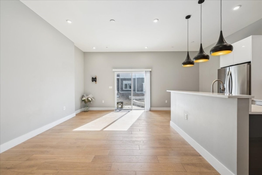 60 Cross Street E # 227