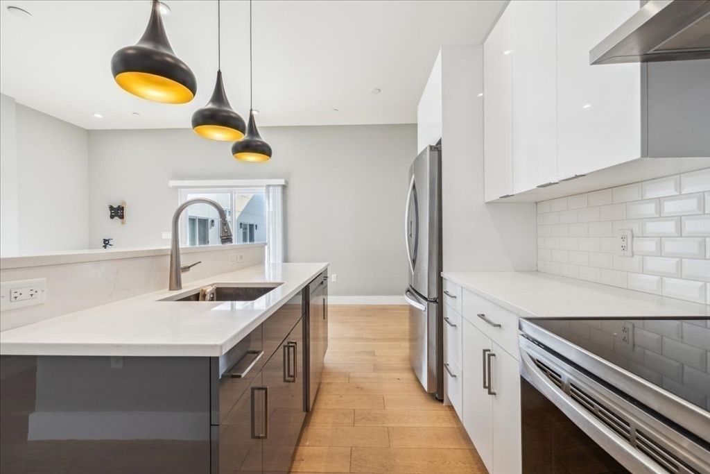 60 Cross Street E # 227