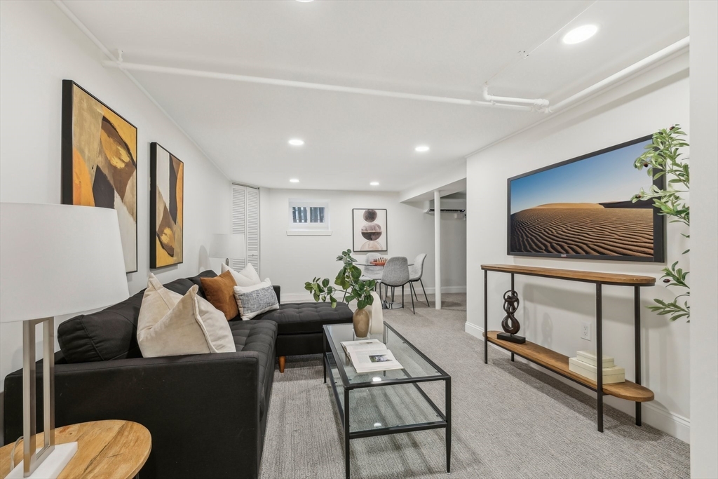 72 Las Casas St
