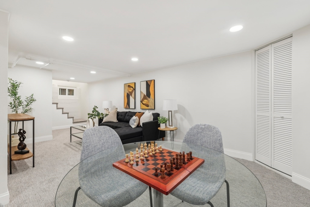 72 Las Casas St