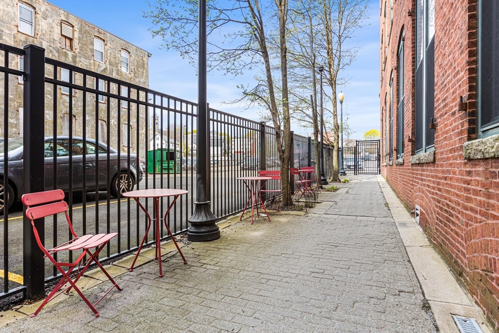 13-17 Willow Street # 305