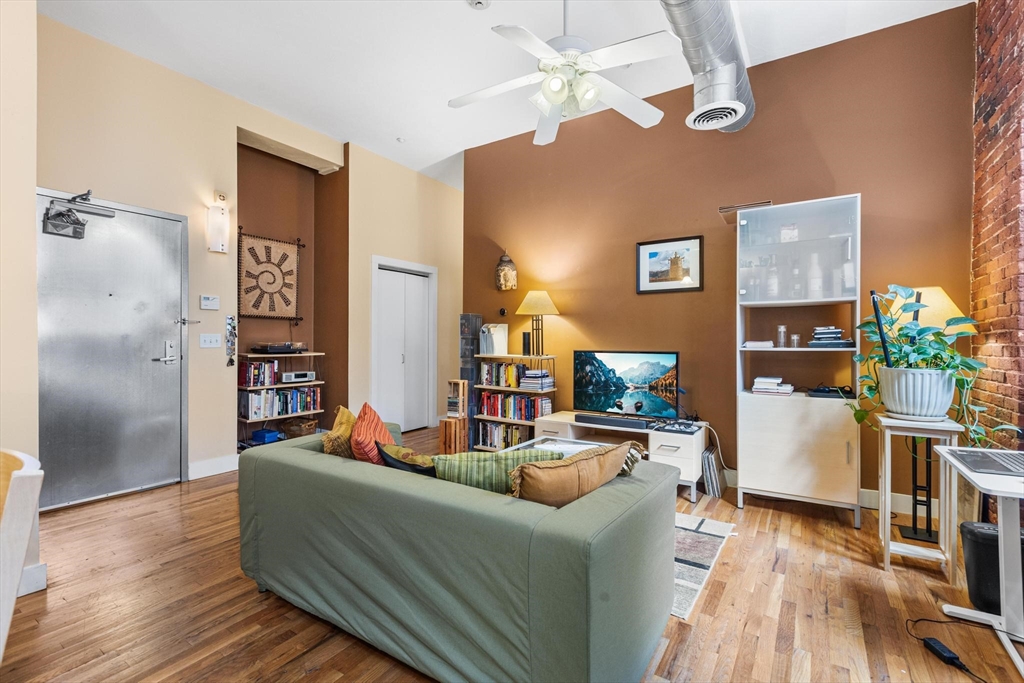 13-17 Willow Street # 305
