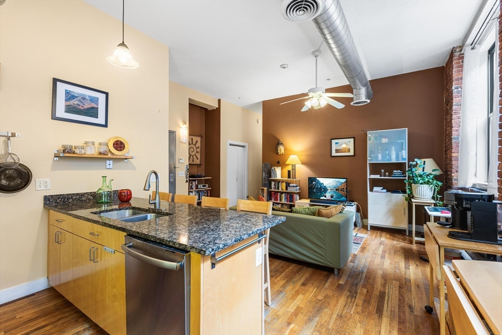 13-17 Willow Street # 305
