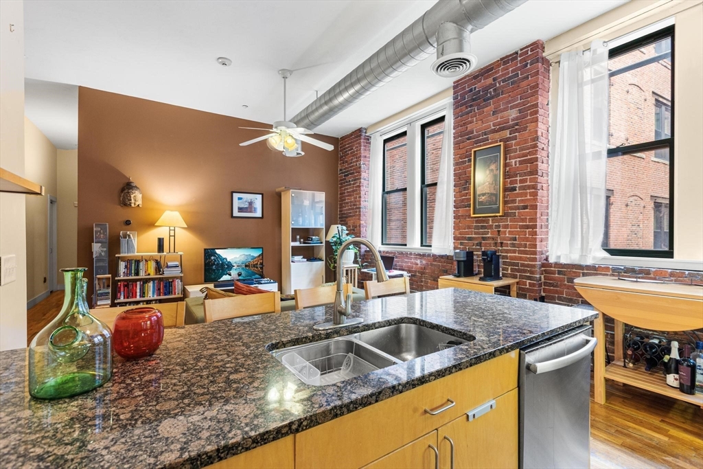 13-17 Willow Street # 305