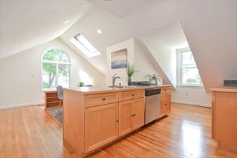 104 Glen St # 2