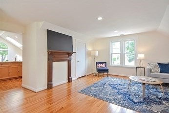 104 Glen St # 2