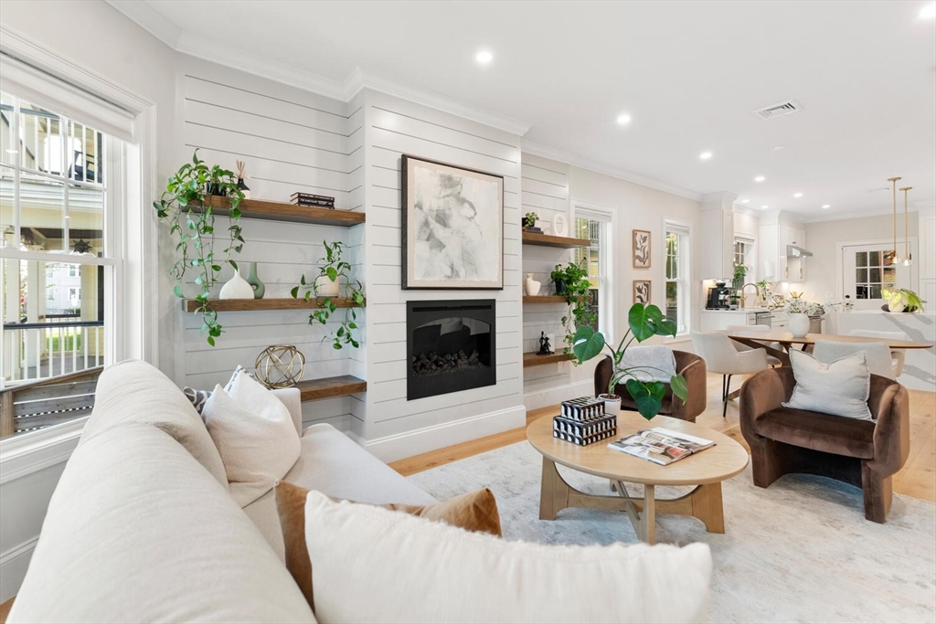 12-14 Norumbega St # 12