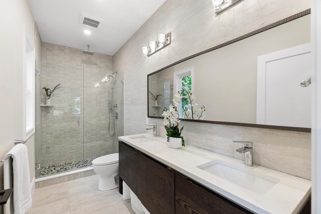 12-14 Norumbega St # 12