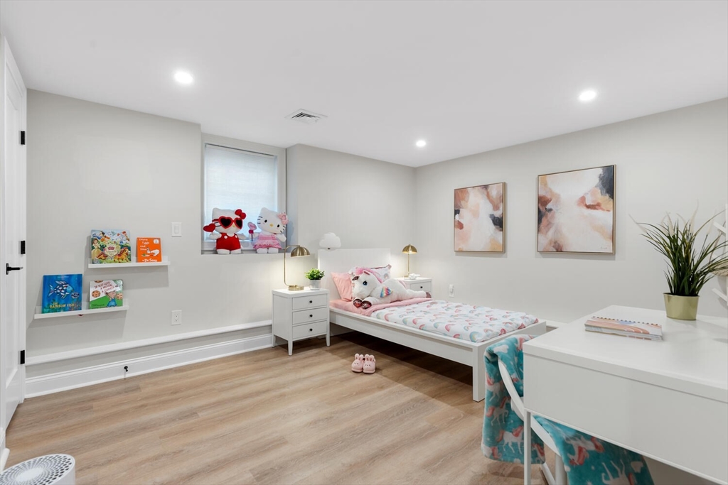 12-14 Norumbega St # 12