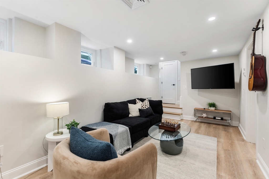 12-14 Norumbega St # 12