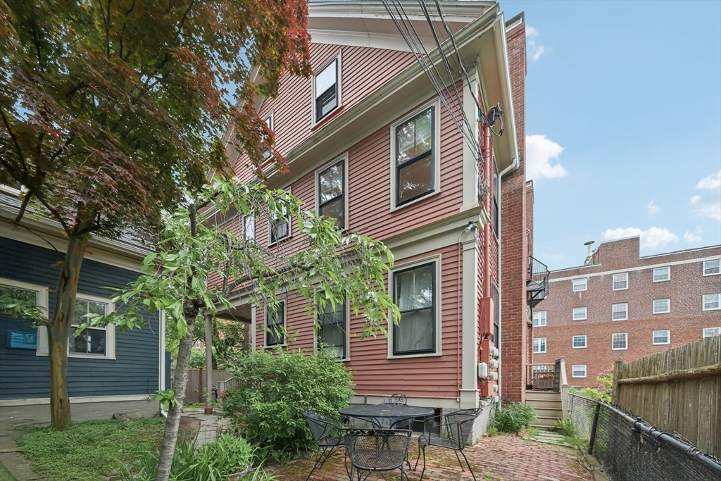 67 Walker St # 3