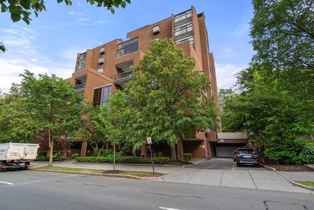 1265 Beacon St # 901