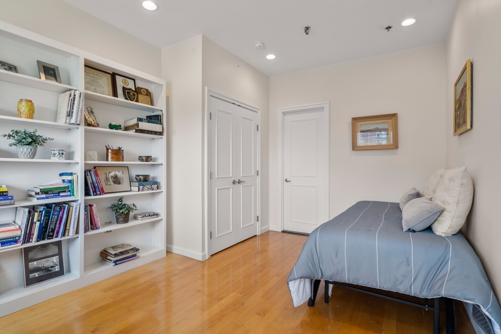 1265 Beacon St # 901