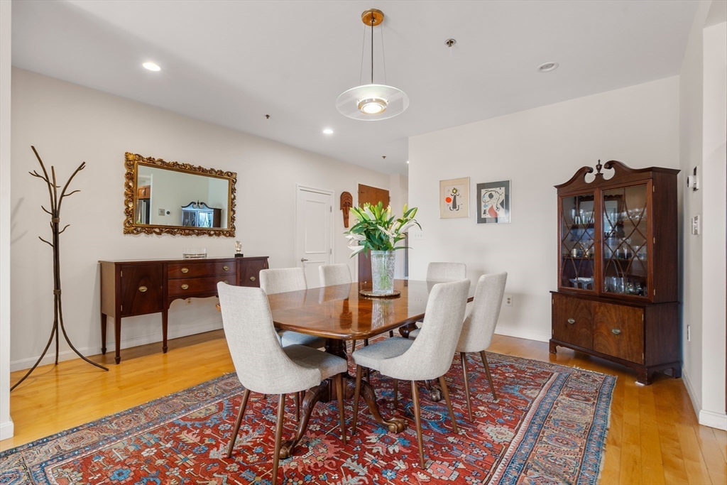1265 Beacon St # 901