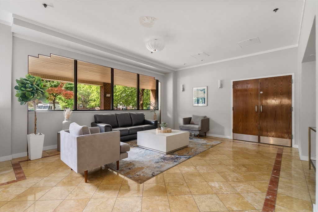 1265 Beacon St # 901