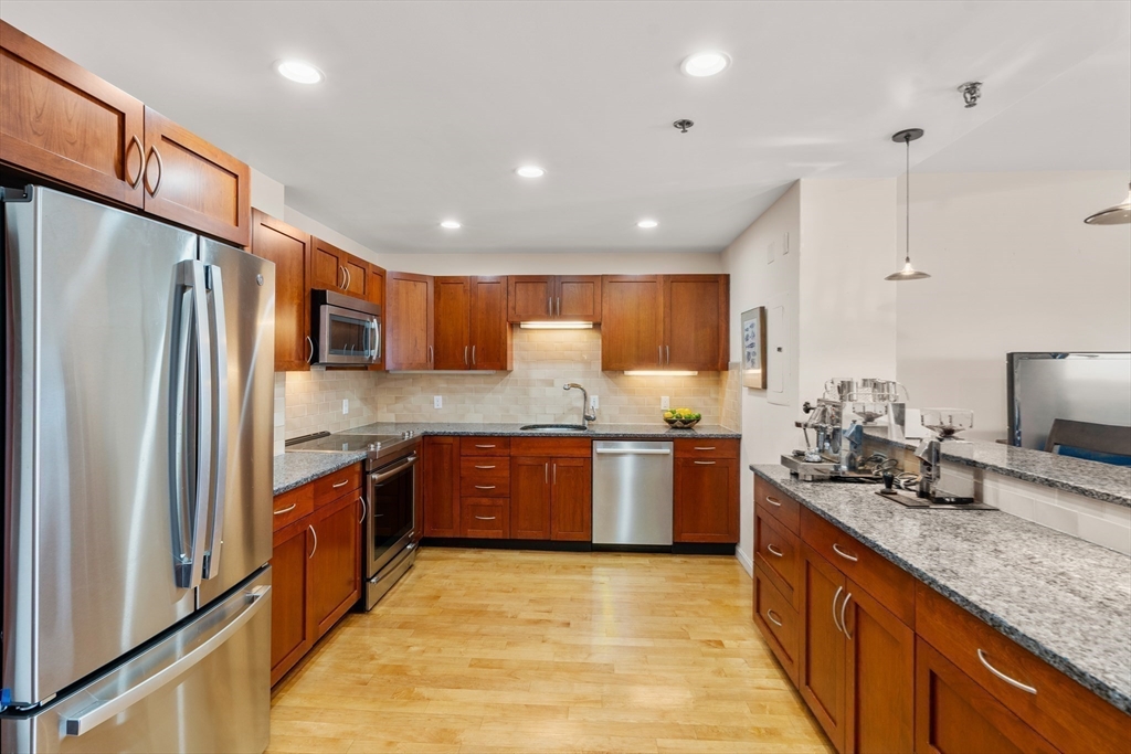 1265 Beacon St # 901
