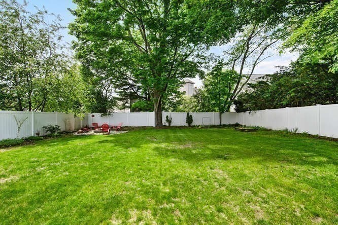 11 Ash St