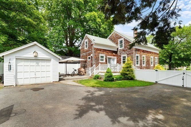 11 Ash St