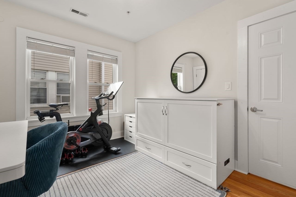 10 Silvey Pl # 3