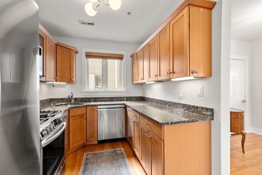 10 Silvey Pl # 3