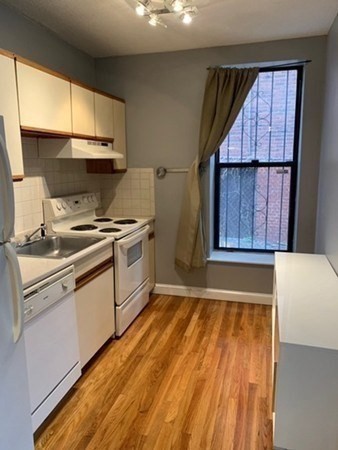 379 Meridian St # 202
