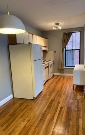 379 Meridian St # 202