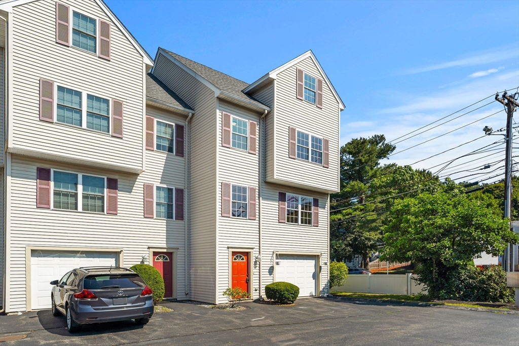 997 Main St # 1