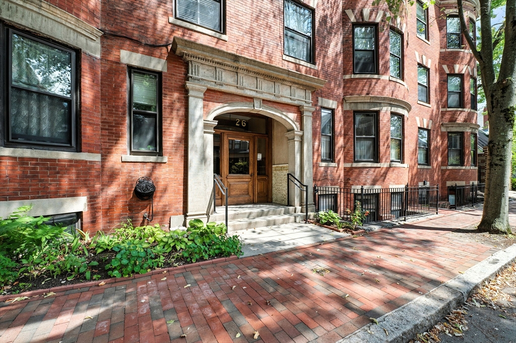 26 Hurlbut Street # 3