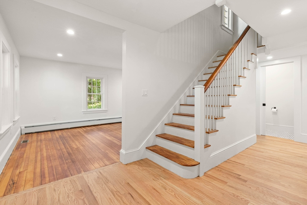 332 S Main St